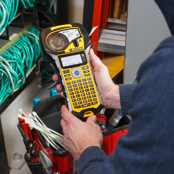 Brady M210 Handheld Label Maker - Image 2