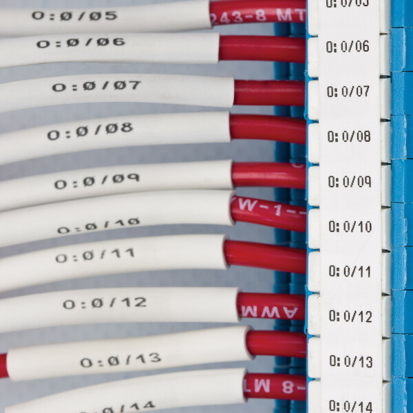 Brady Harsh Environment Multi-purpose Polyester Labels with Black Border - Image 3