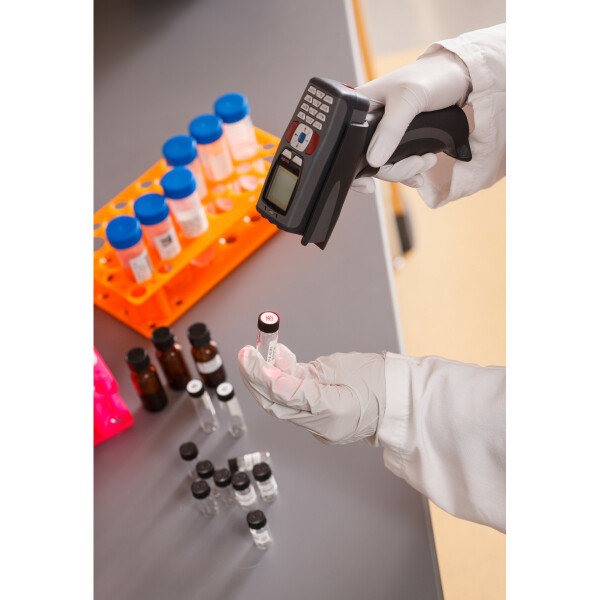 Brady B33 Series Polyamide Coated Nylon Cloth Labels with Vial Top - Image 4